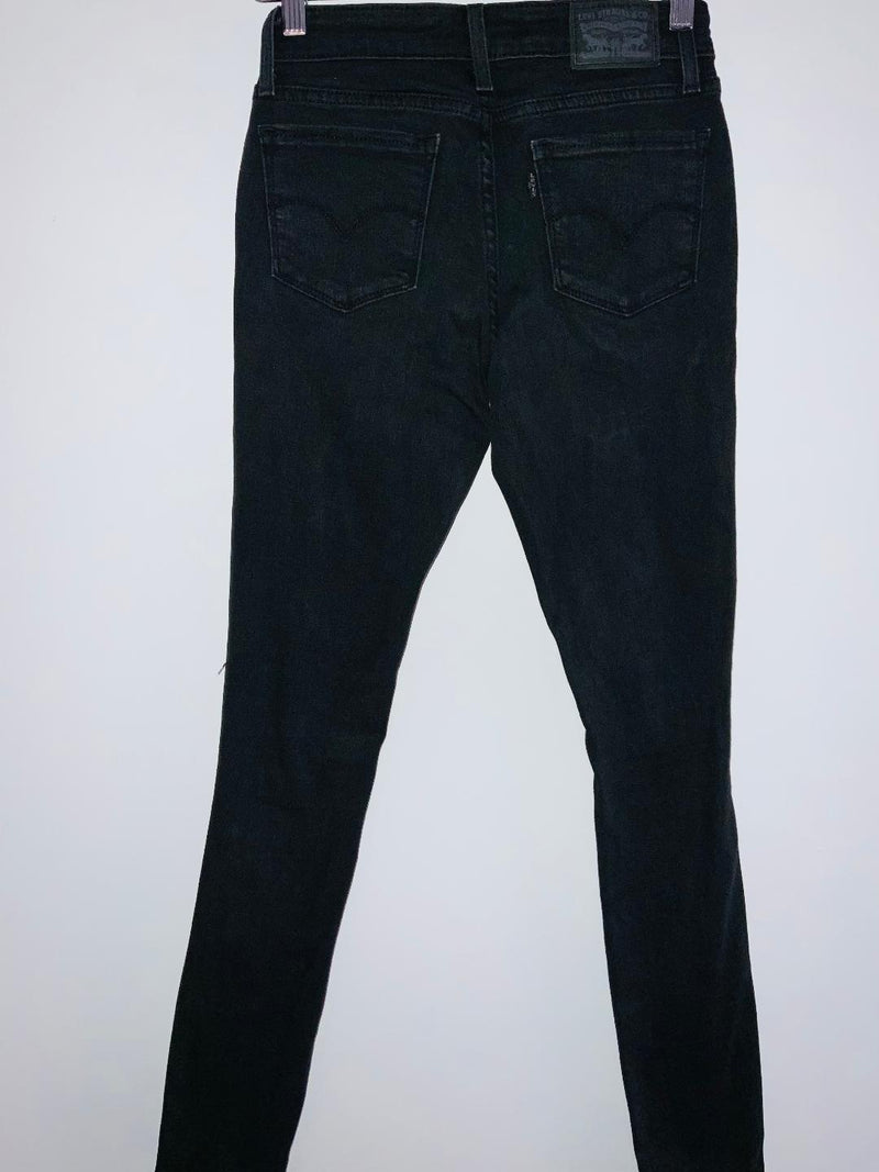 LEVIS Pantalón cinco bolsillos con destroyer . Talla 26