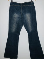 LAZER JEANS Jean Flare bordado. Talla S/M