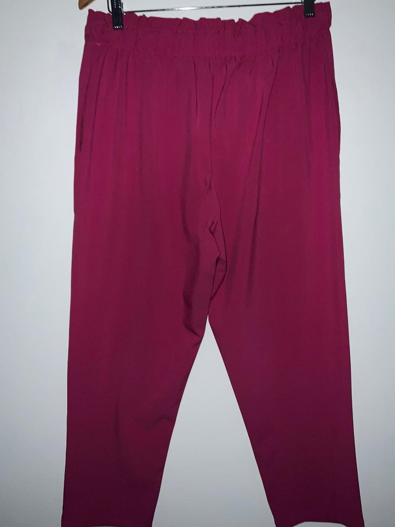 PANTALÓN casual tipo jogger. Talla M/L