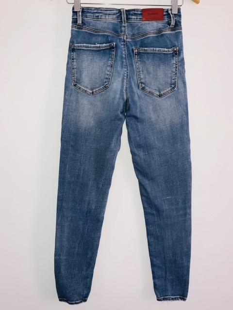 STRADIVARIUS Jean cinco bolsillos Skinny. Talla 36 ( 6 )