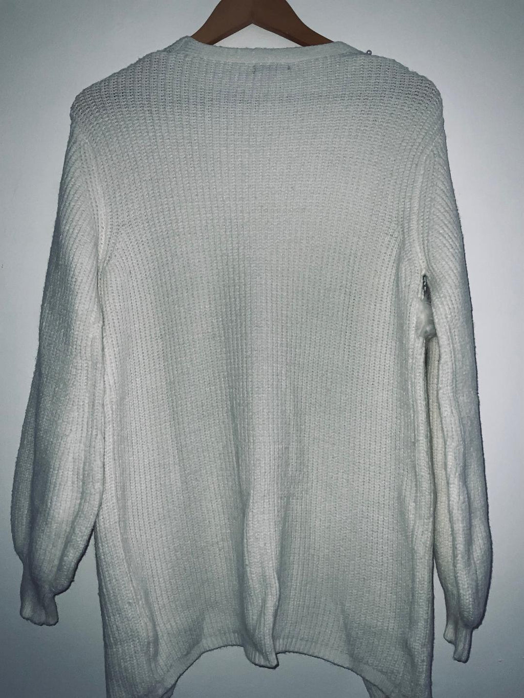ELA Sweater largo con detalles en perlas. Talla 6