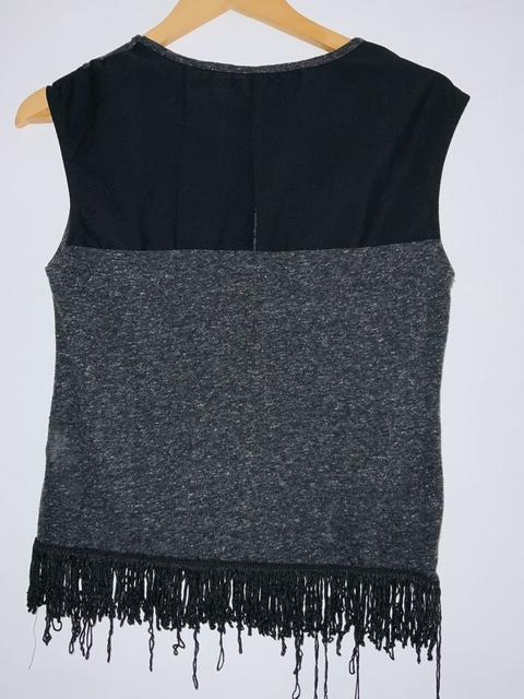 BERSHKA Camiseta Con Flecos Bordada. Talla M