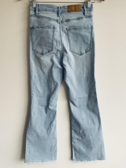 STRADIVARIUS Jean lavado hielo desflecado. Talla 36