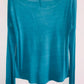 LEONISA Camiseta estampada plumas. Talla M