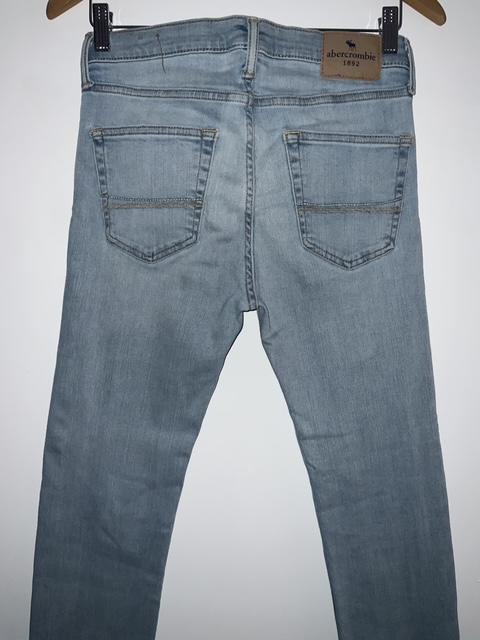 ABERCROMBIE KIDS Jean cinco bolsillos junior. Talla 16