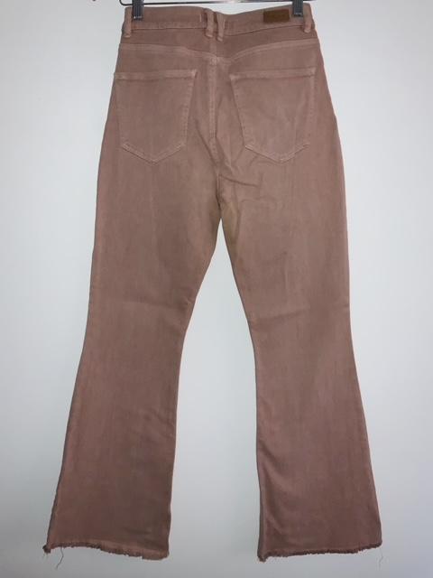 NAF NAF Pantalón cinco bolsillos silueta flare en dril. Talla 6