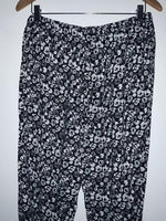 UNIQLO Pantalón suelto estampado. Talla L