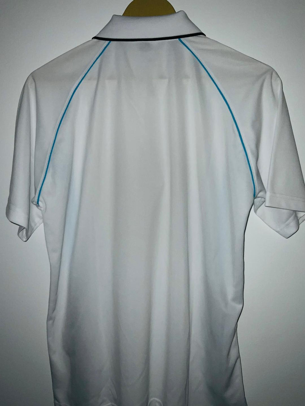 TWOROY Camiseta tipo Polo con cortes. Talla XL