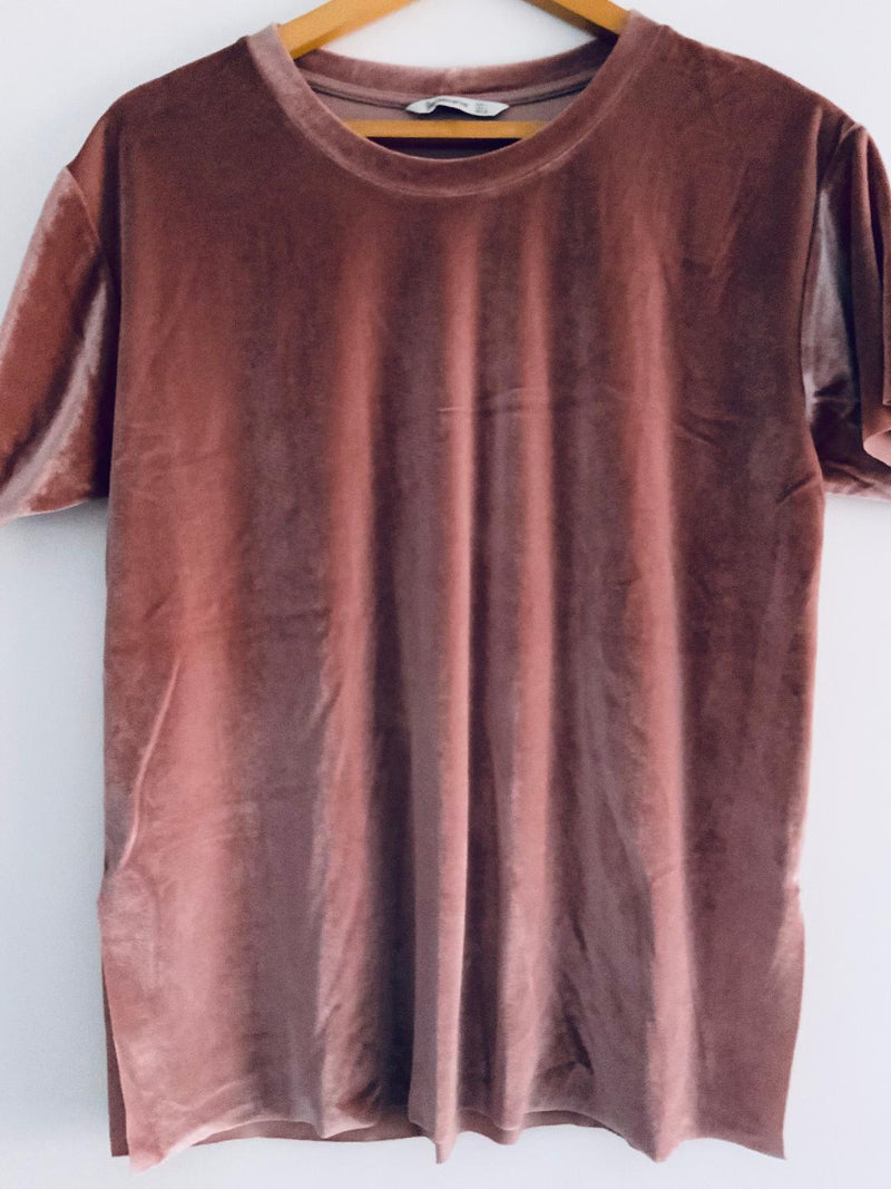 STRADIVARIUS Camiseta En velvetin manga corta. Talla L