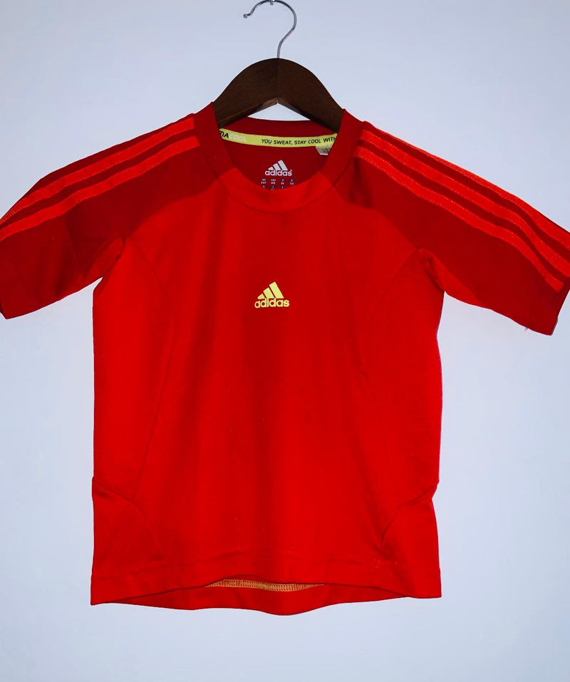 ADIDAS Camiseta manga corta deportiva para niño. Talla 6