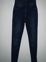 HOLLY ( NUEVO ) Jean cinco bolsillos Skinny. Talla 6