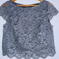 WHITE HOUSE BLACK MARKET Blusa en blonda  manga corta. Talla 8 ( S )