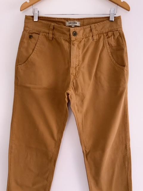 CHEVIGNON Pantalón En dril para hombre color mostaza. Talla 30