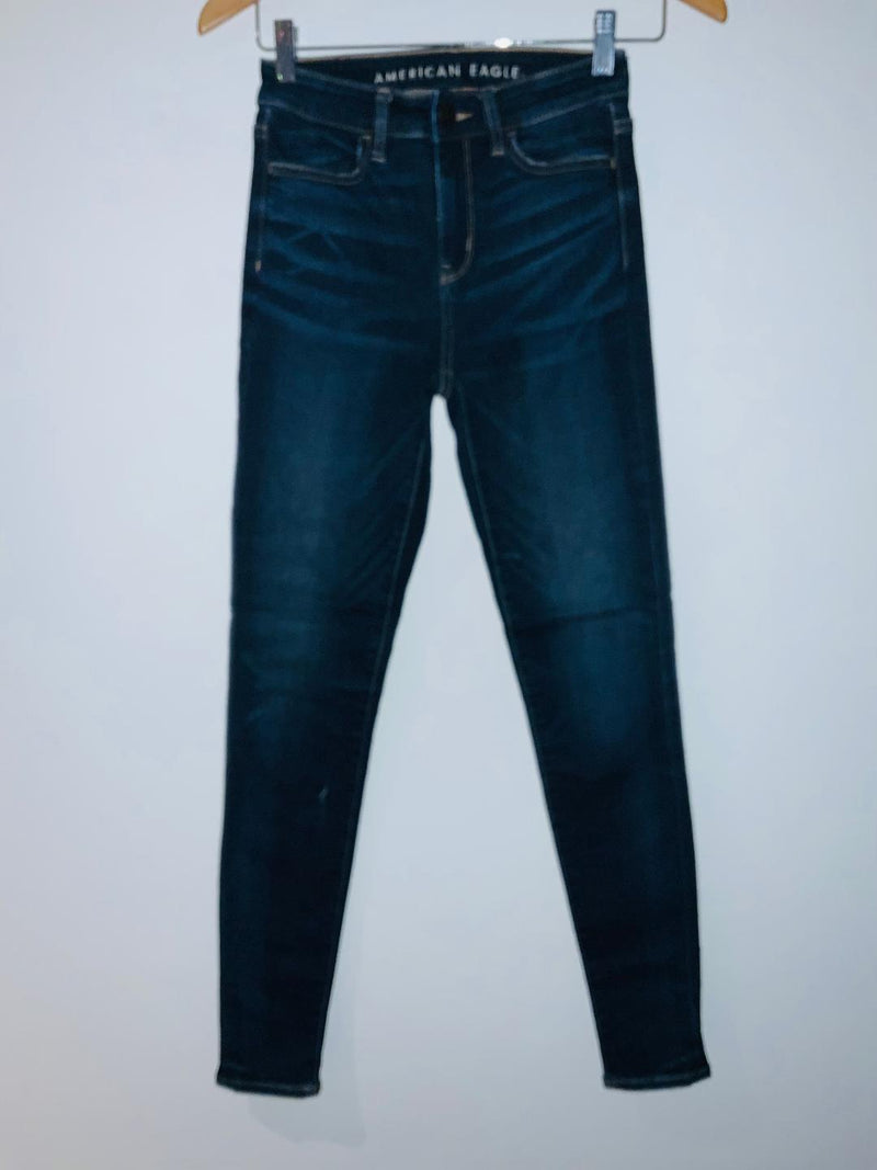 AMERICAN EAGLE Jean cinco bolsillos super Stretch. Talla 0