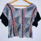 BLUSA Corta estampada arabescos. Talla S/M