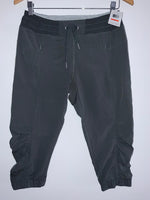 CALVIN KLEIN ( NUEVO ) Pantalón jogger corto. Talla XS Americana