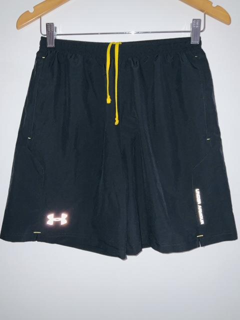 UNDER ARMOUR Bermuda deportiva para hombre. Talla S/M