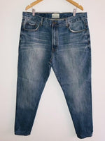 AEROPOSTALE Jean cinco bolsillos para hombre lavado medio. Talla 40