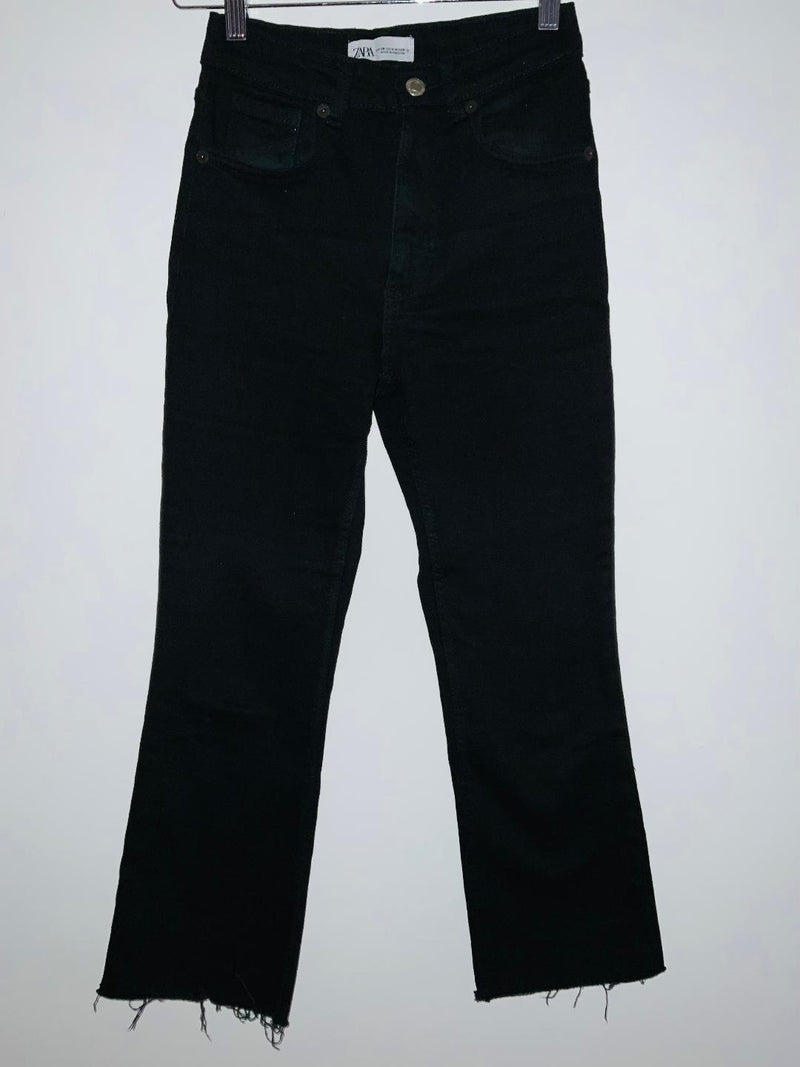 ZARA Pantalón cinco bolsillos en dril negro. Talla 4