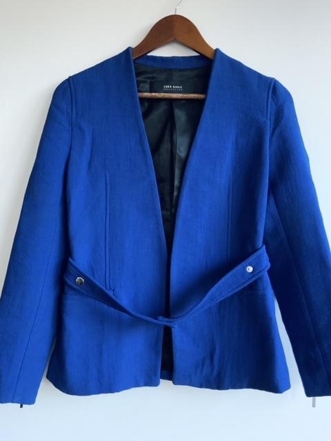 ZARA Blazer cuello liso con Fajón. Talla XS