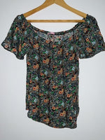 BLUSA Cuello campesino estampada. Talla M