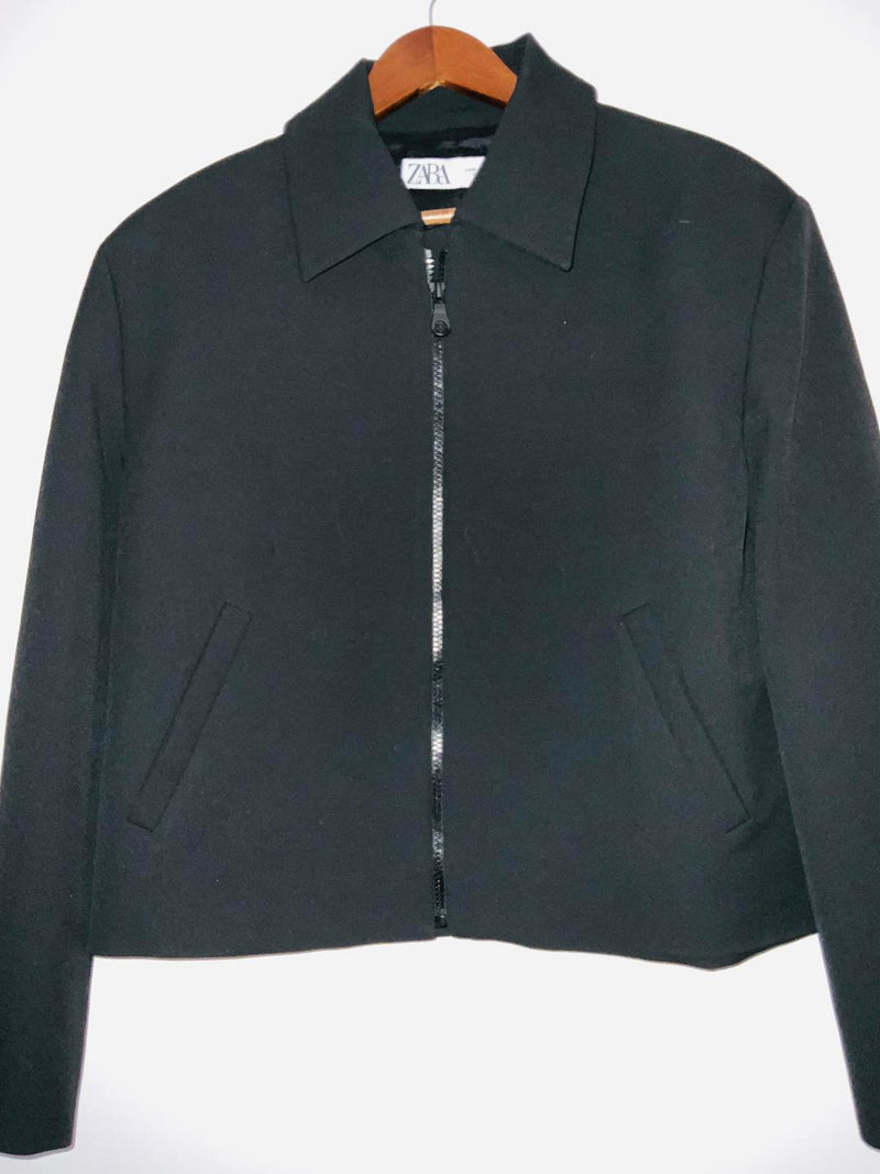 ZARA Chaqueta con cuello y cierre en delantero. Talla XS