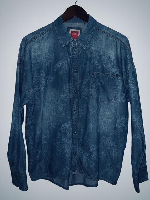 EDC Blusa en Chambray estampada tono a tono. Talla M