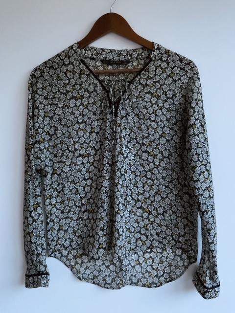 ZARA Blusa manga larga estampada margaritas. Talla XS