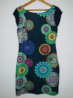 DESIGUAL Vestido corto estampado y bordado. Talla L