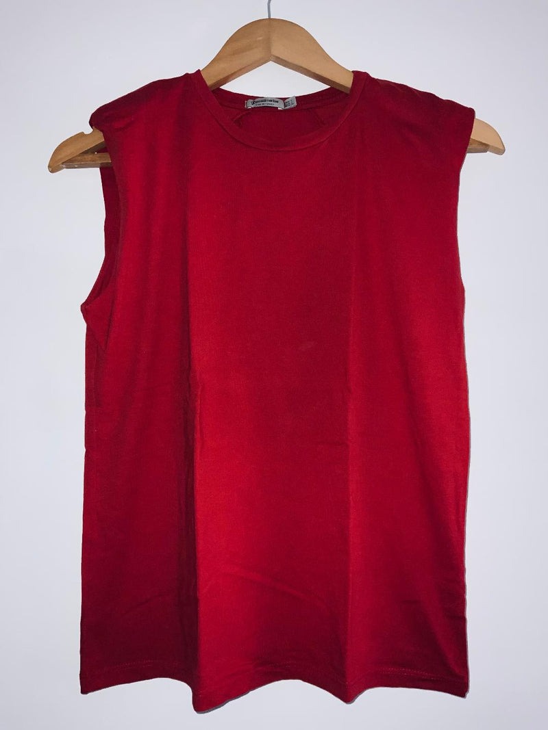 STRADIVARIUS Camiseta con hombreras roja. Talla S