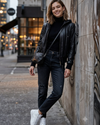 CHAQUETA En cuero tipo bomber para mujer. Talla S