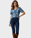 STUDIO WEST Blusa en denim bordada. Talla S/M*