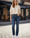 AMERICAN EAGLE Jean cinco bolsillos semi flare . Talla 4 Regular*