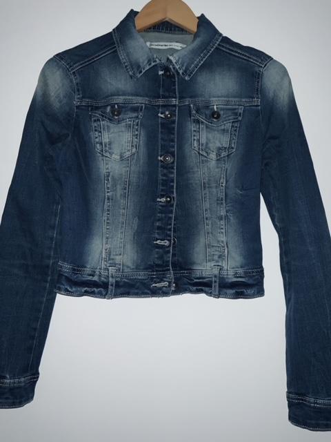 STRADIVARIUS Chaqueta en indigo. Talla S