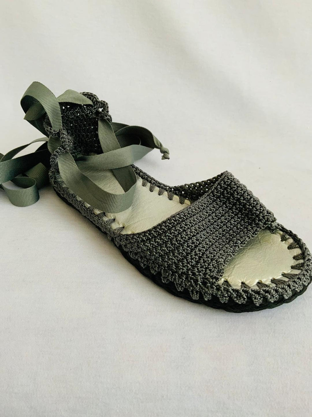 SANDALIAS ( NUEVAS ) tejidas por artesanas en crochet con cintas. Talla 34