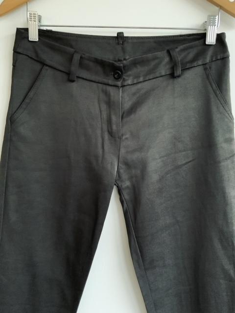 LCE SPIRITO Pantalón Café en tela semisatinada. Talla S