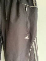 ADIDAS Pantalón deportivo para hombre con cortes. Talla L