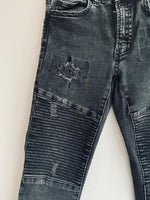 ZARA Jean para niña en denim oscuro con cortes en piernas. Talla 9