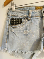 YNO DENIM Short en índigo con aplicaciones. Talla S/M