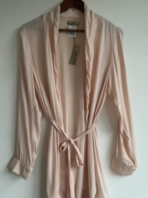 TENNIS ( NUEVA ) Blusa Tipo Kimono con lazo en la misma tela para amarrar. Talla M