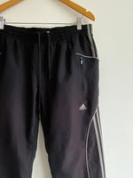 ADIDAS Pantalón deportivo para hombre con cortes. Talla L