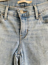 LEVIS Jean cinco bolsillos Skinny con desgaste en rodilla claro referencia 710. Talla 25