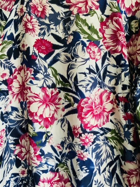 LOFT Blusa estampada con escote en pico manga Talla S