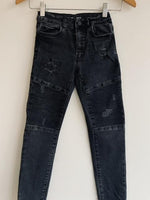 ZARA Jean para niña en denim oscuro con cortes en piernas. Talla 9