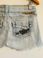 YNO DENIM Short en índigo con aplicaciones. Talla S/M