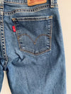 LEVIS Jean cinco bolsillos 710 lavado medio. Talla 26