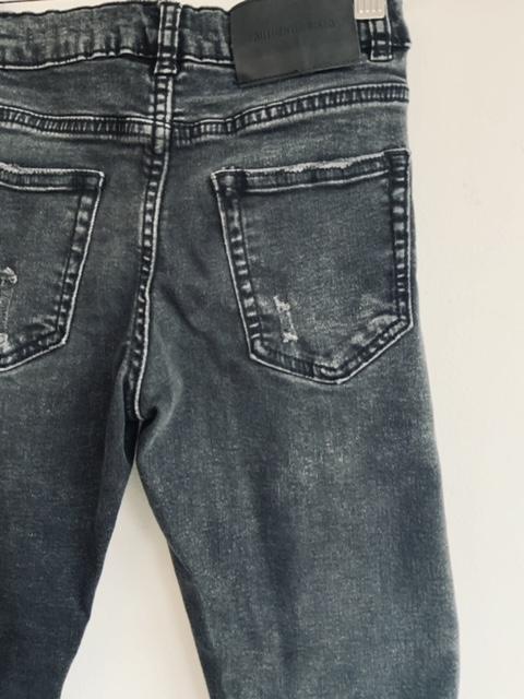 ZARA Jean para niña en denim oscuro con cortes en piernas. Talla 9