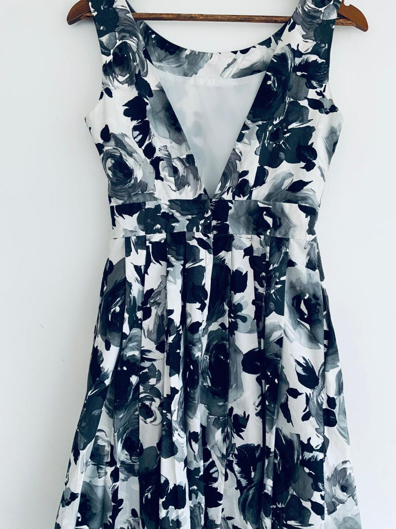 H&M Vestido Casual estampado en flores. Talla S/M