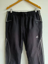 ADIDAS Pantalón deportivo para hombre con cortes. Talla L