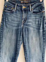 LEVIS Jean clásico cinco bolsillos bota recta. Talla 26